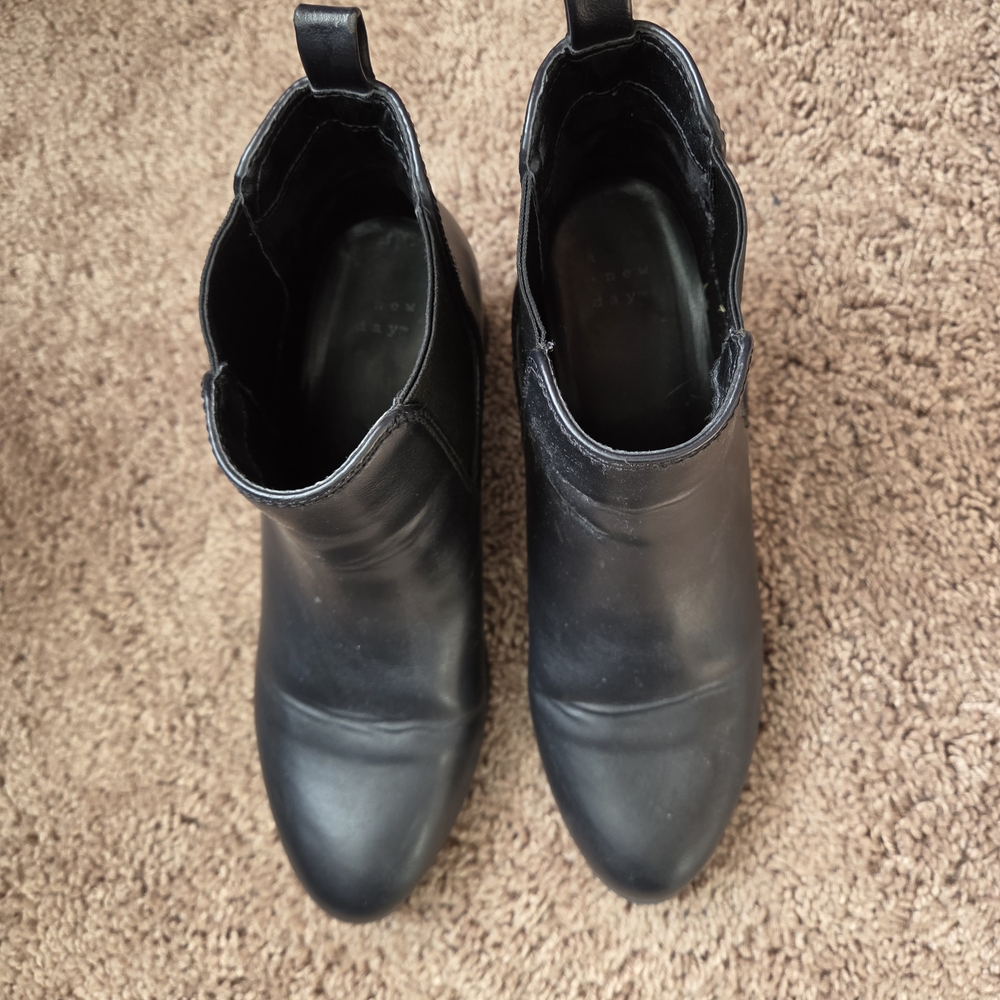 Universal Thread Black Chelsea-Style Ankle Boots